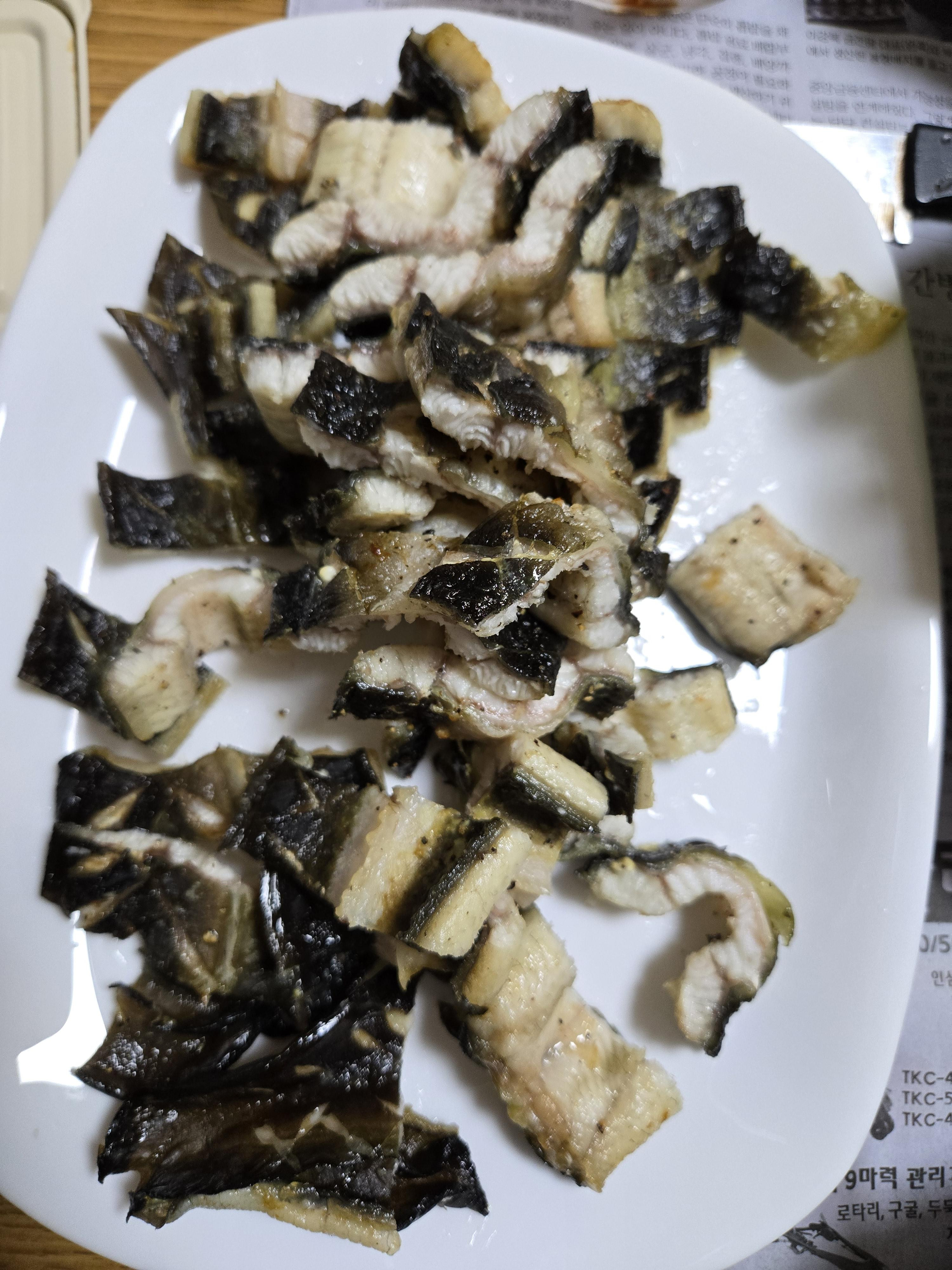 [제철맞이 할인]심명진 민물장어 손질장어 1kg(손질후 700g)